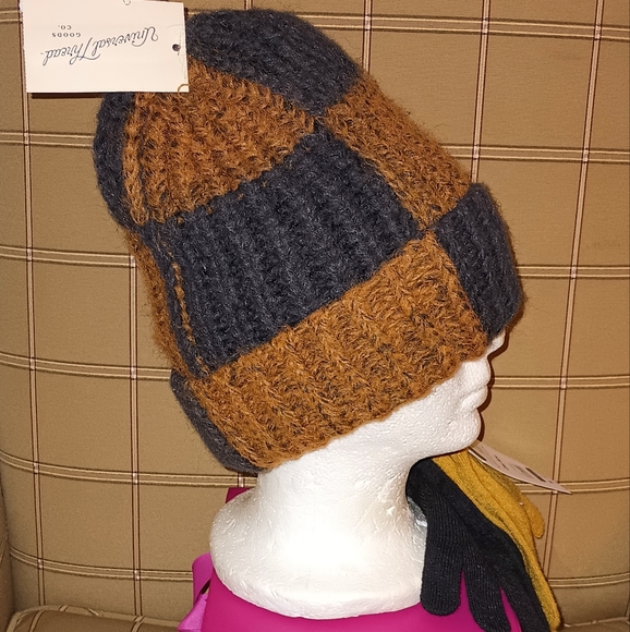 New Universal Thread Designer Hat w/2 pair of Free 🧤 - Picture 3 of 3